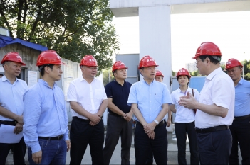 2019年9月10日，省卫健委何延政主任一行到中心调研指导工作。