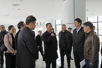 2019年12月17日，省卫健委党组书记沈骥一行到中心调研指导工作。