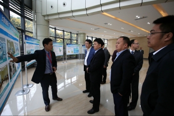 2017年11月12日，温江区委书记王道明到精医中心关心项目建设情况。