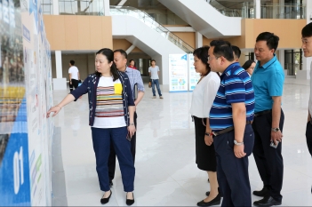 2019年5月16日，温江区副区长邹华到精医中心关心建设情况